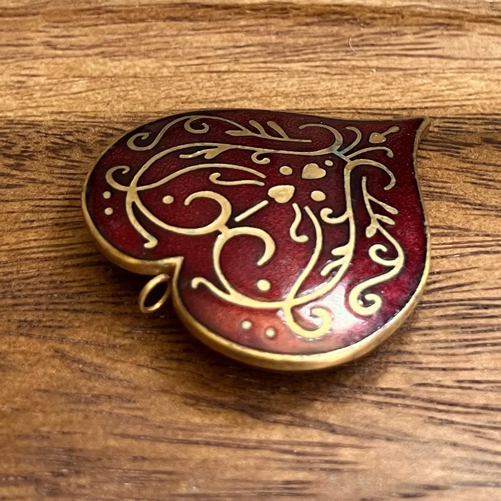 Vintage 1985 MMA Metropolitan Museum of Art Red Enamel Heart Brooch Pendant